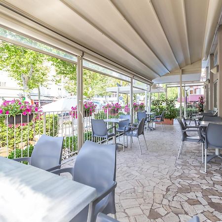 Hotel Haway Ріміні Екстер'єр фото