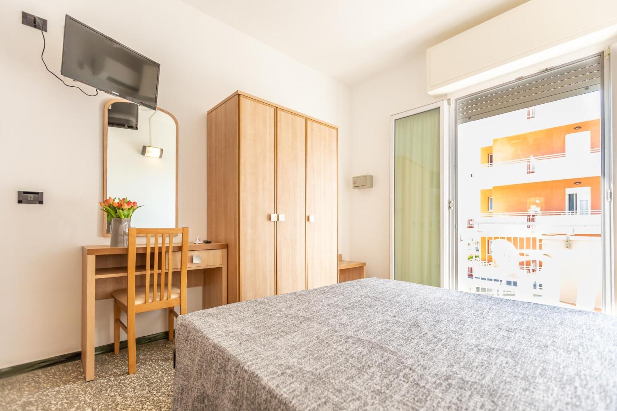 Hotel Haway Ріміні Екстер'єр фото