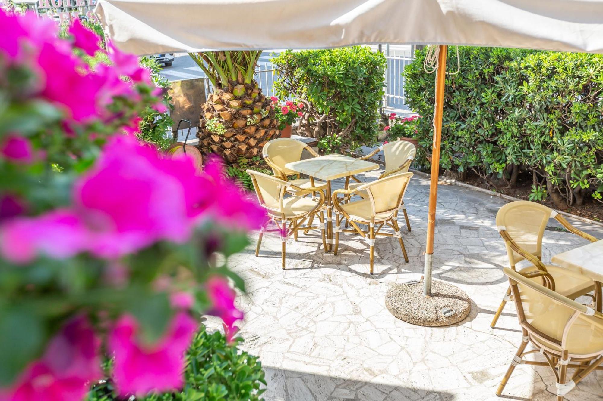 Hotel Haway Ріміні Екстер'єр фото