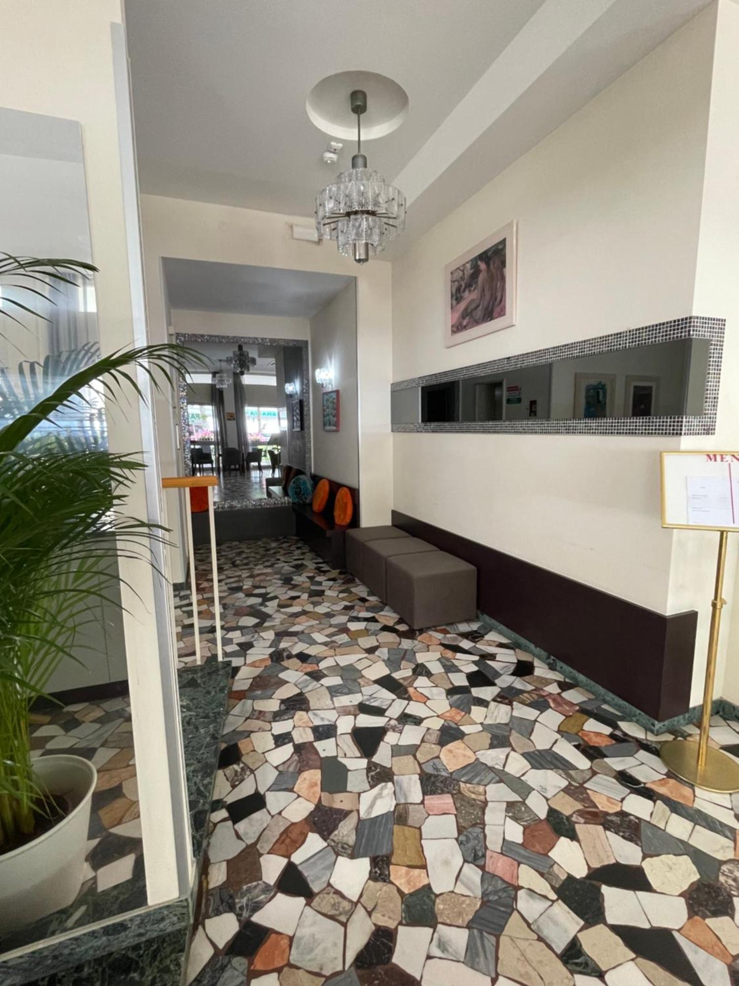Hotel Haway Ріміні Екстер'єр фото