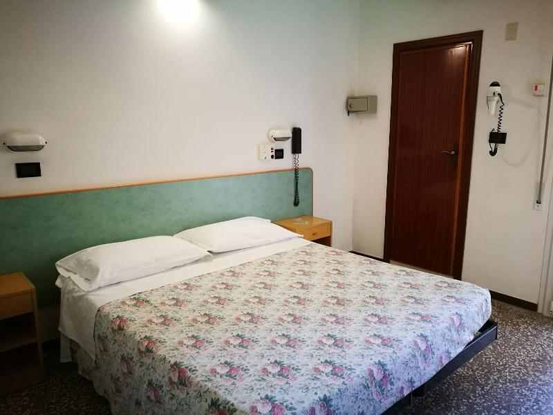 Hotel Haway Ріміні Екстер'єр фото